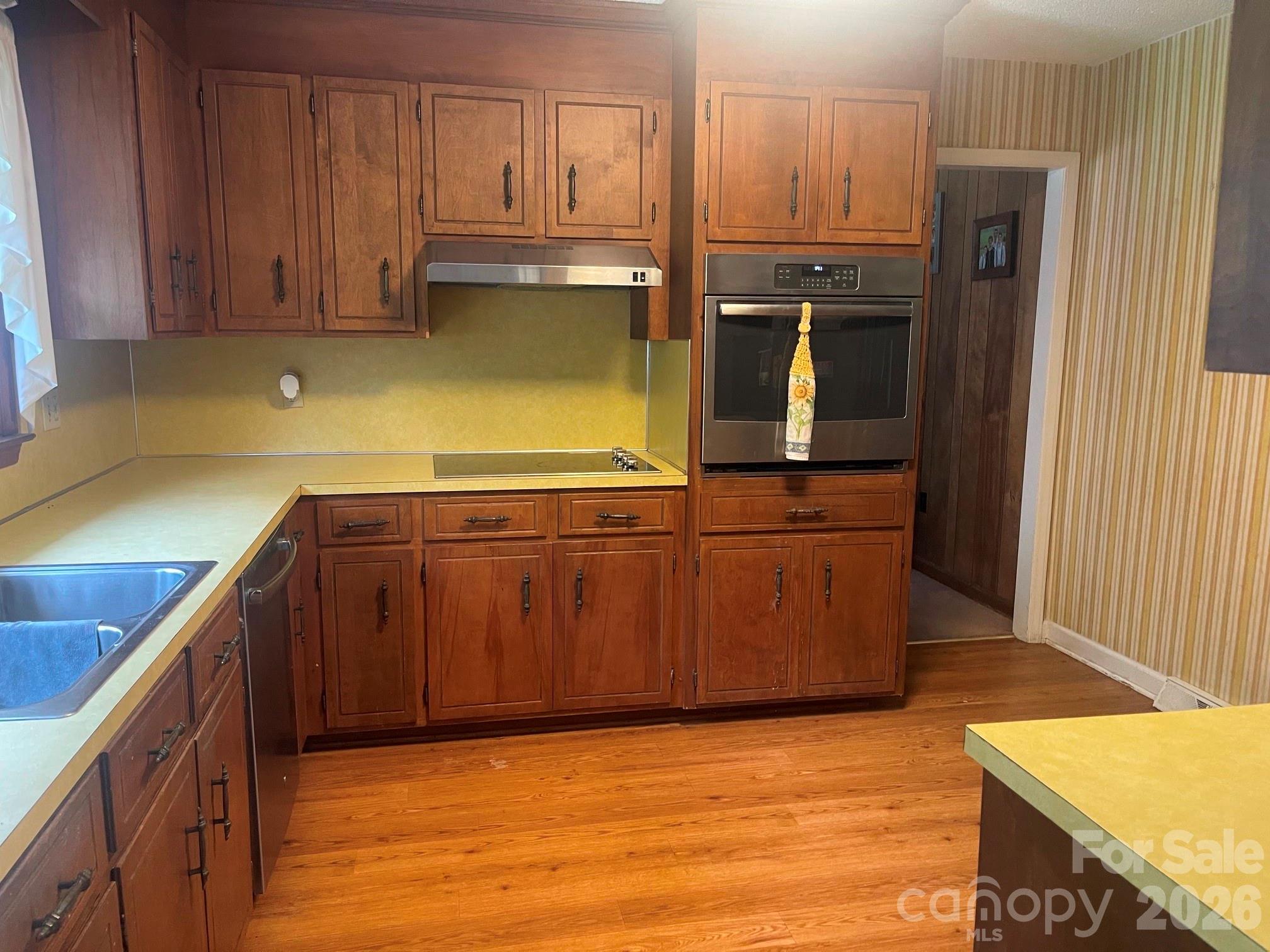 8806 Crestwood Drive — Mount Pleasant