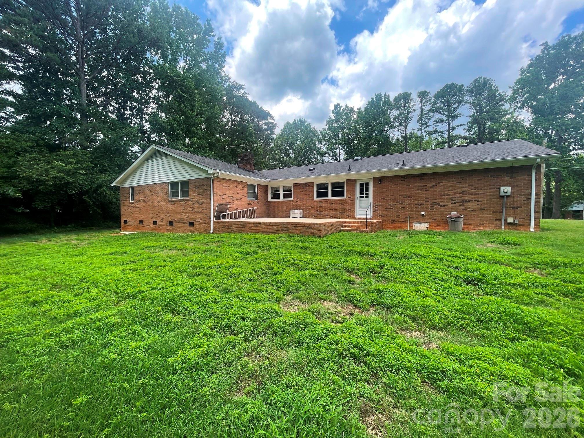 8806 Crestwood Drive — Mount Pleasant