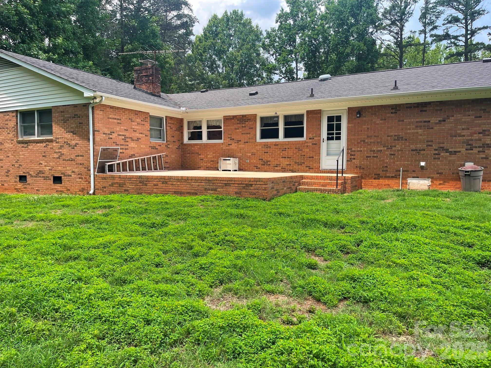 8806 Crestwood Drive — Mount Pleasant