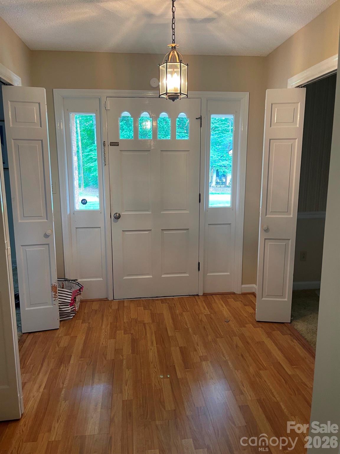 8806 Crestwood Drive — Mount Pleasant