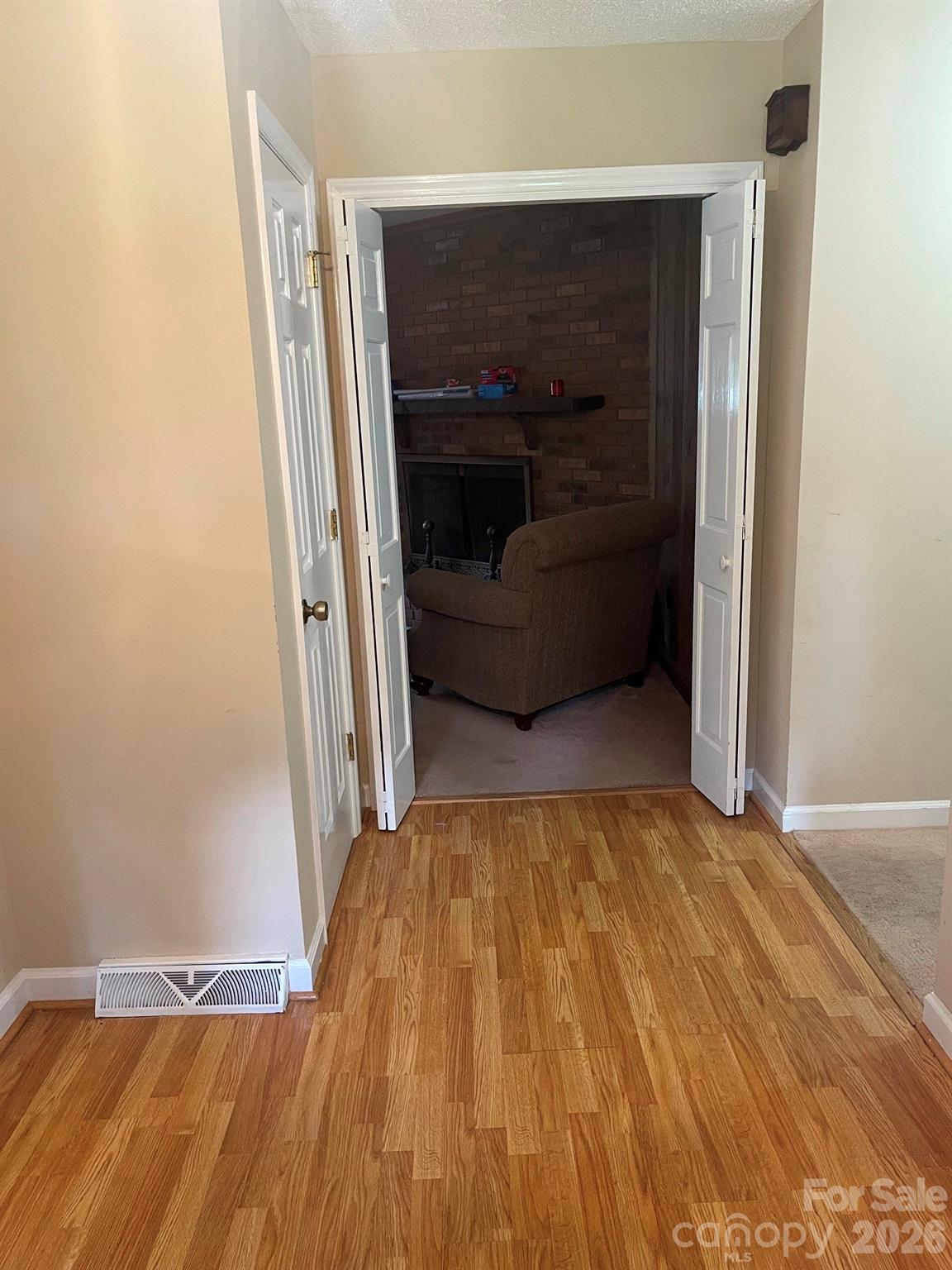 8806 Crestwood Drive — Mount Pleasant