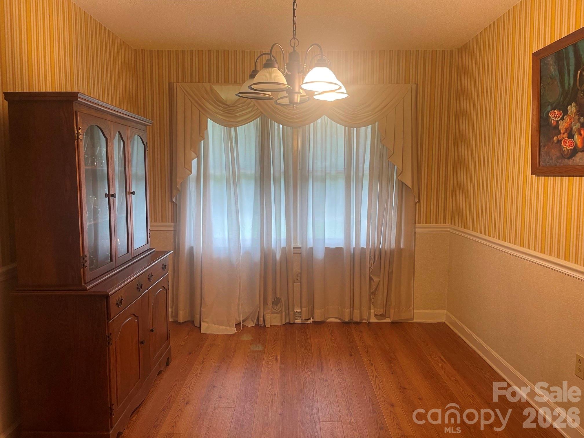 8806 Crestwood Drive — Mount Pleasant