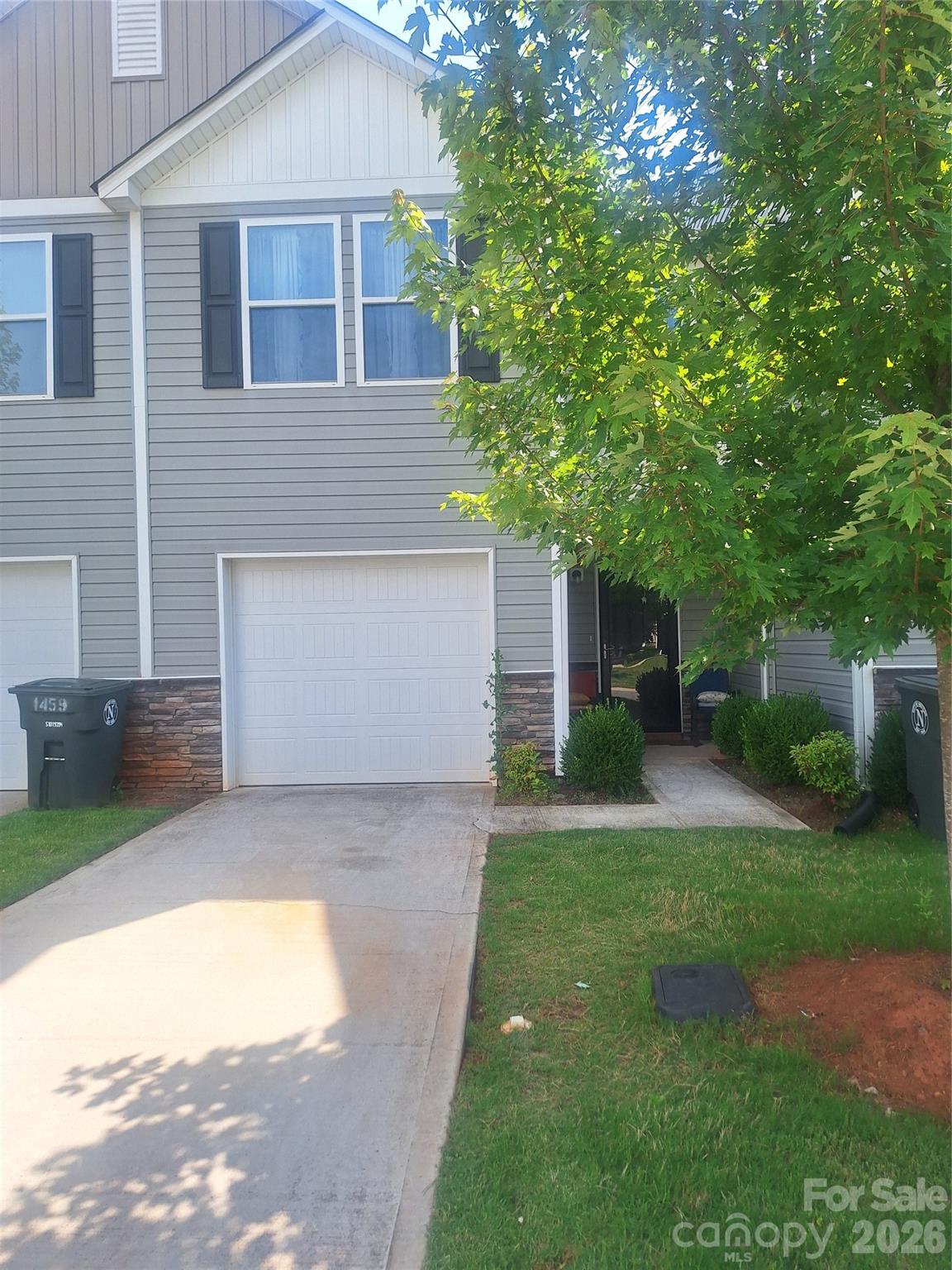 1455 Cypress Loop #33 — Newton