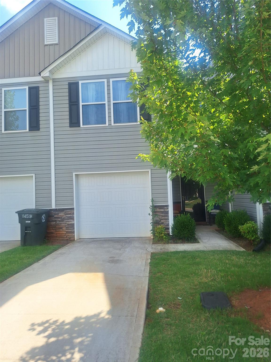 1455 Cypress Loop #33 — Newton