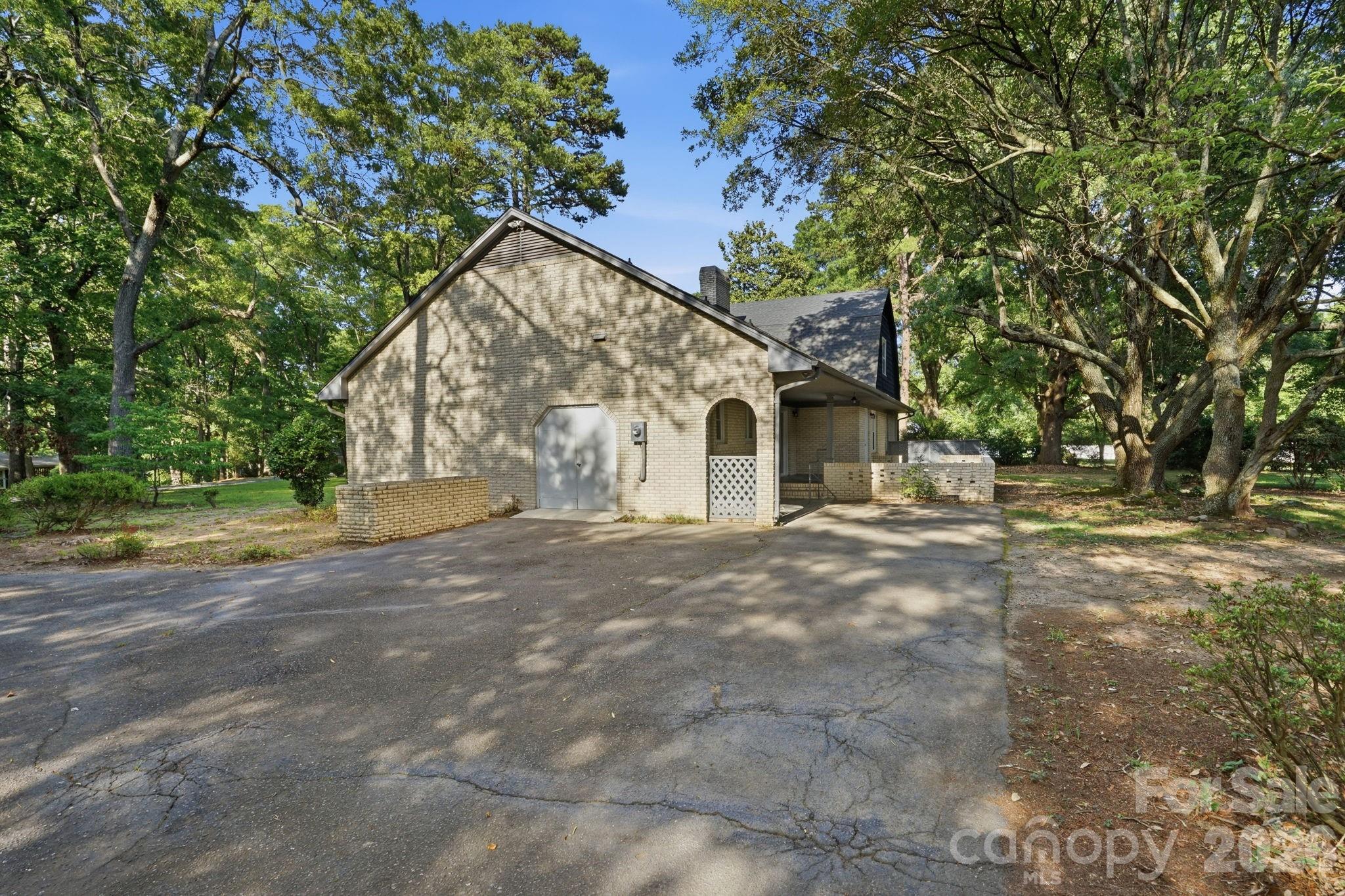127 Forest Hills Drive — Monroe