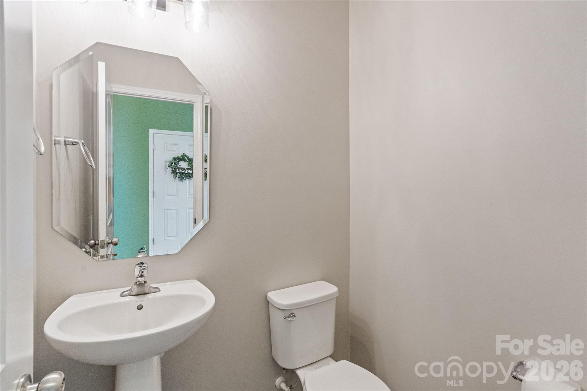 1401 Kings Grove Drive — York
