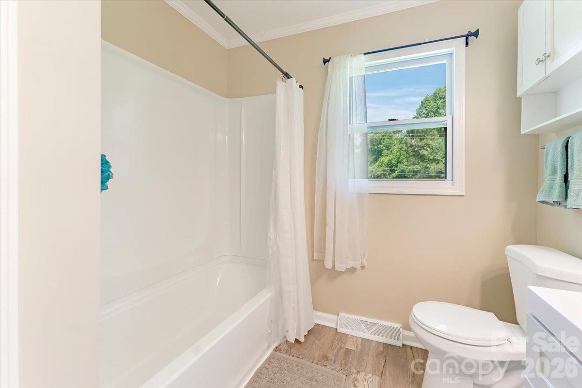 2294 Country Club Drive — Lancaster