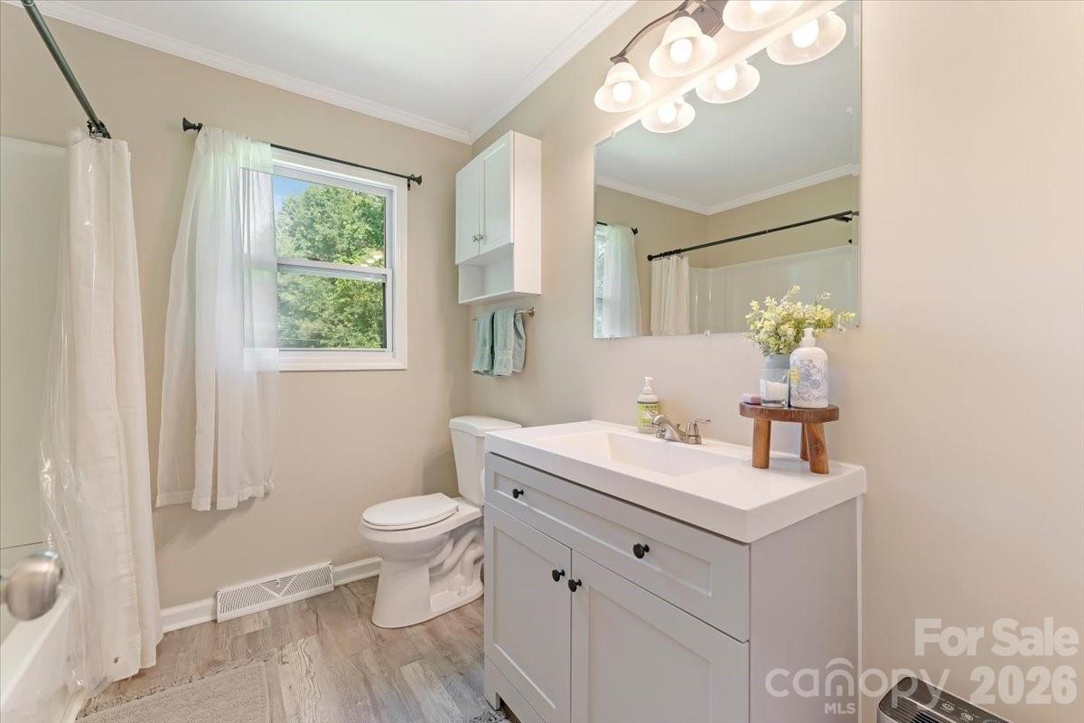 2294 Country Club Drive — Lancaster