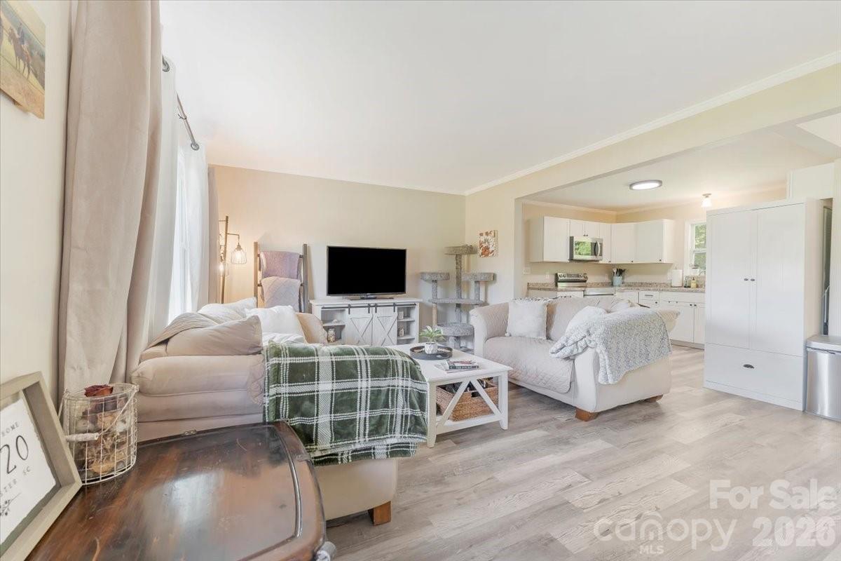 2294 Country Club Drive — Lancaster
