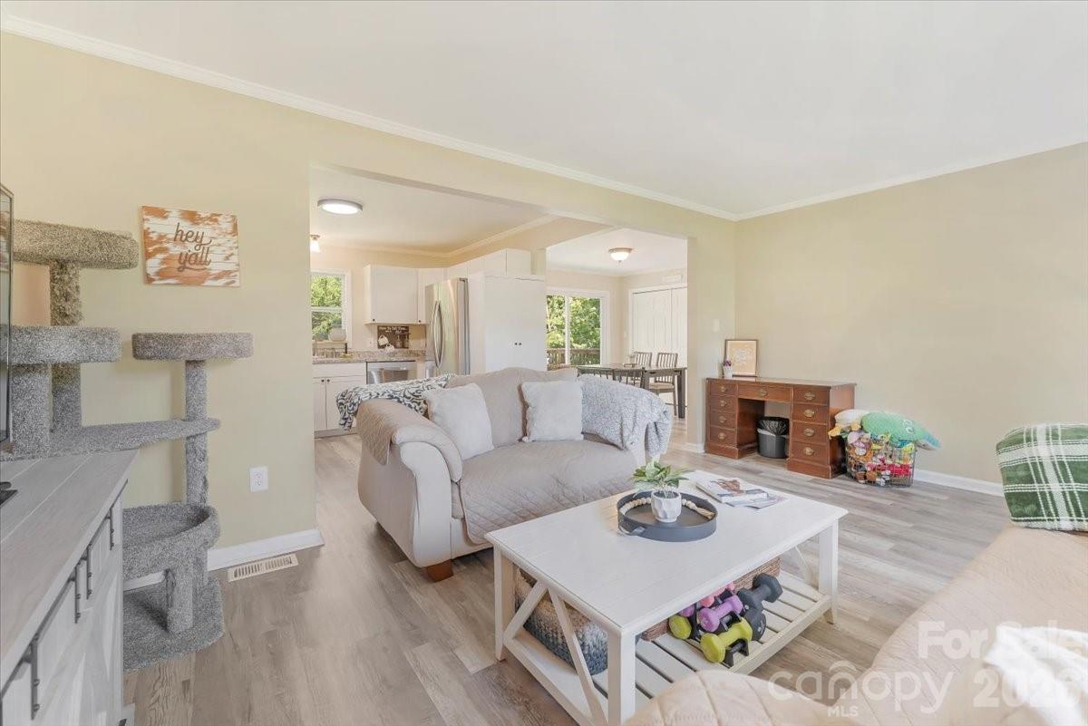 2294 Country Club Drive — Lancaster