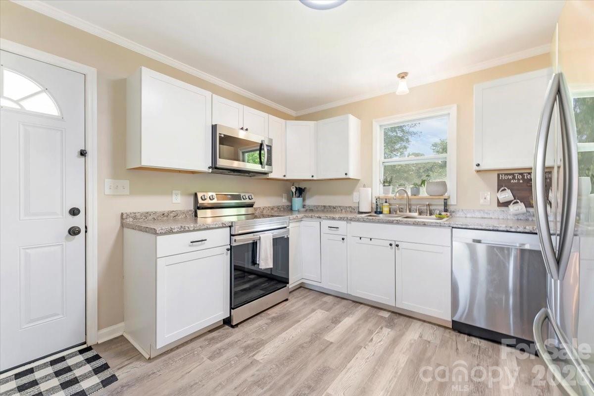2294 Country Club Drive — Lancaster