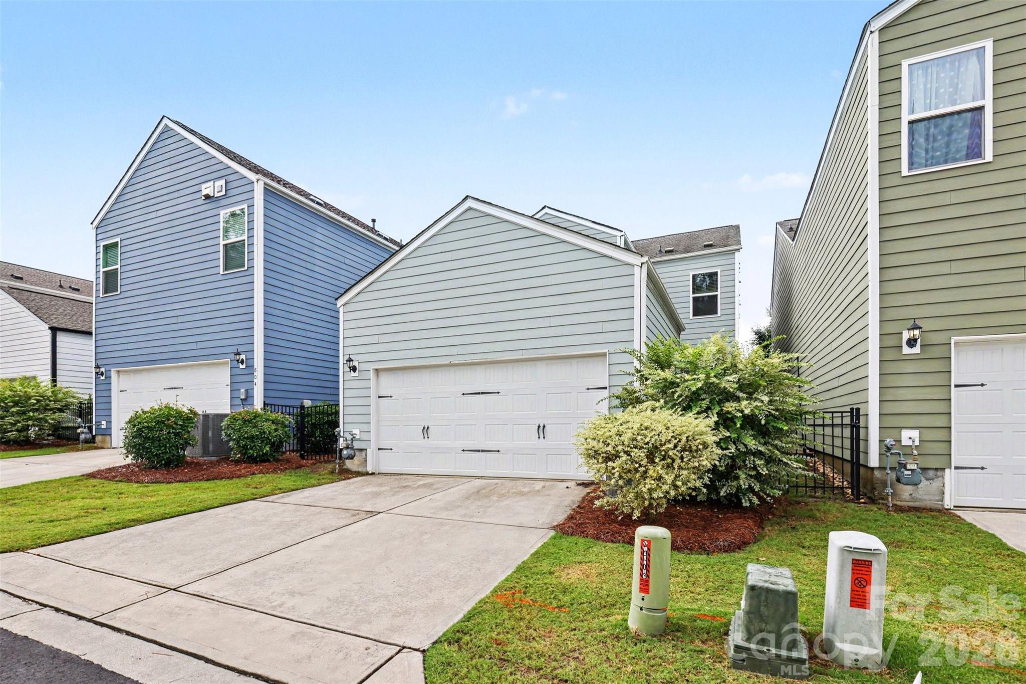 808 Lyndon Station Drive — Pineville