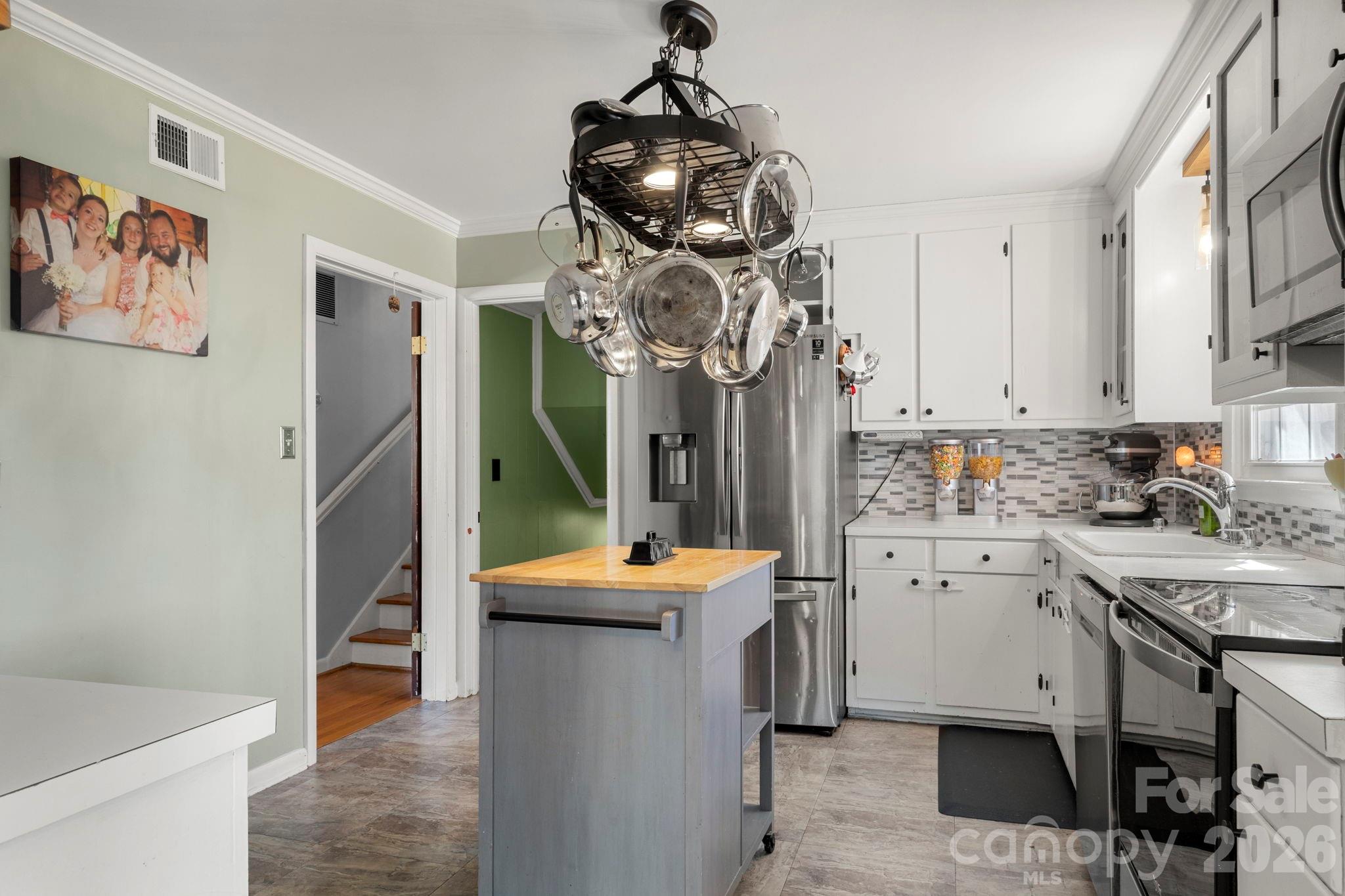 912 Parkwood Road — Shelby