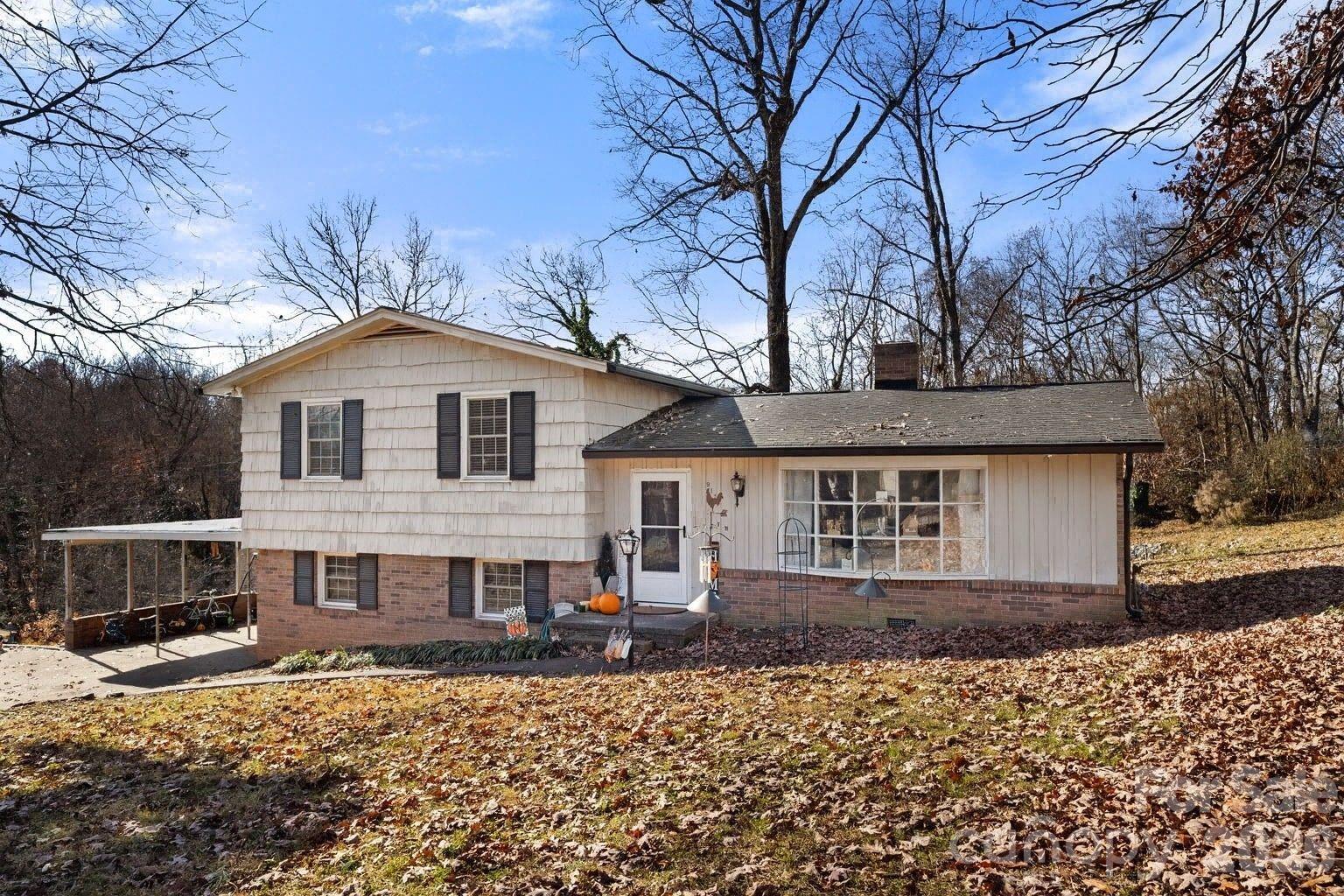 912 Parkwood Road — Shelby