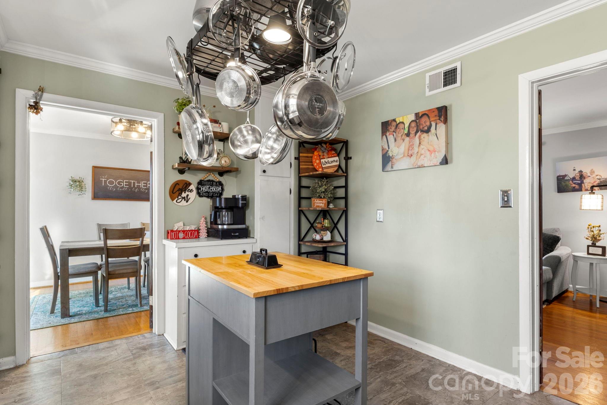 912 Parkwood Road — Shelby