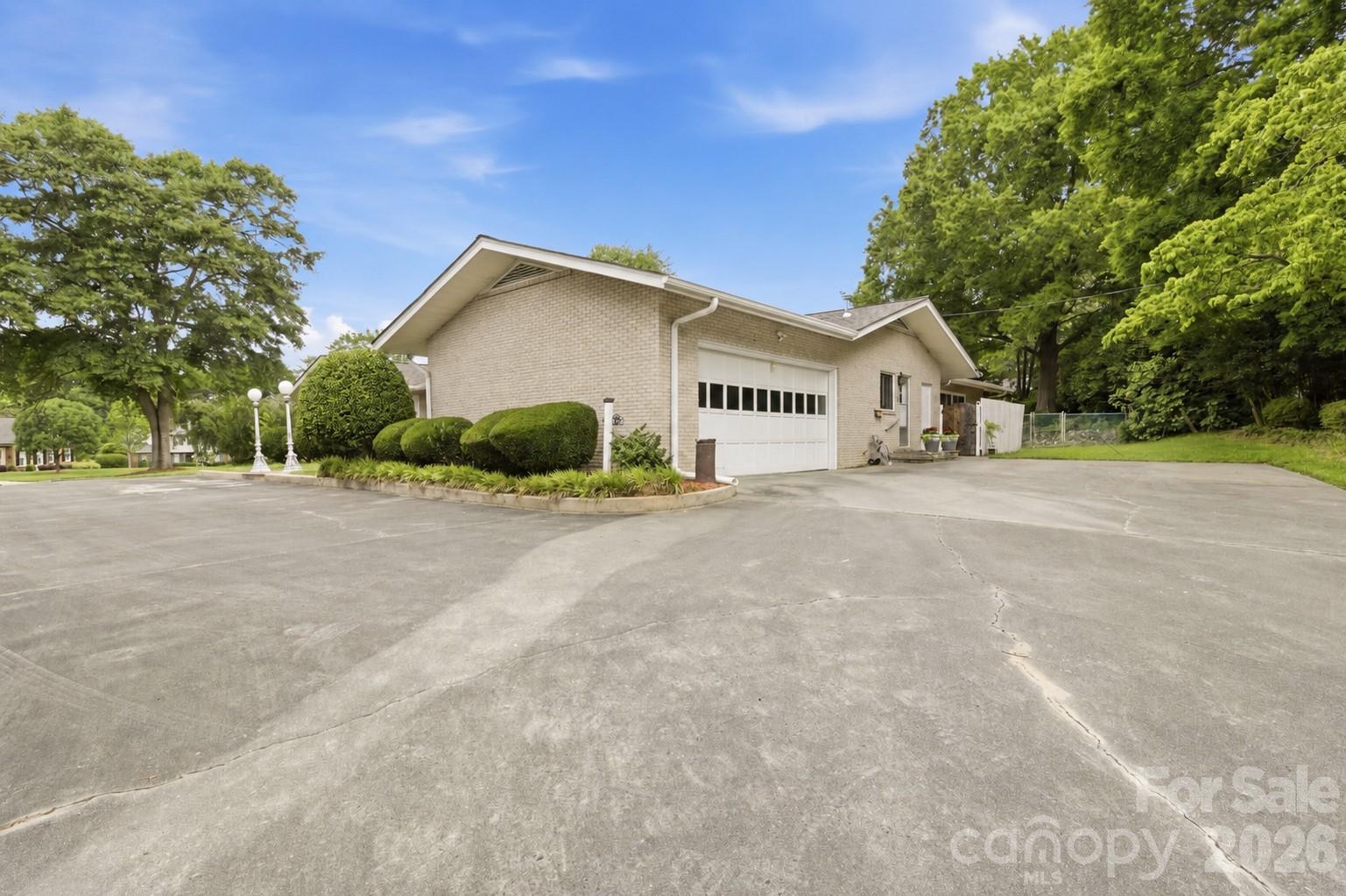 938 Sandswood Drive — Gastonia