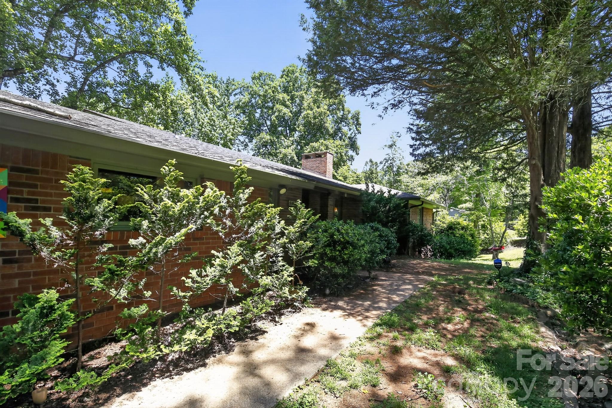 186 Catherine Drive — Columbus