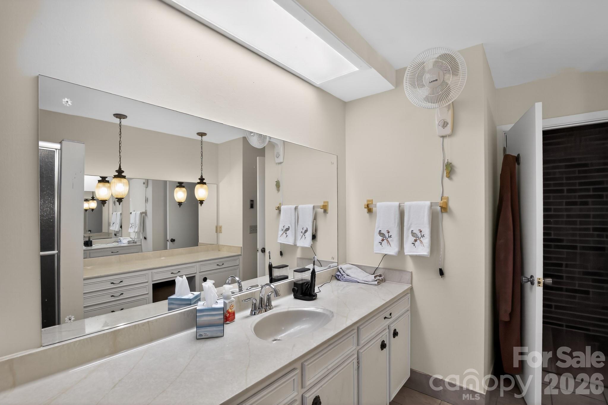 186 Catherine Drive — Columbus
