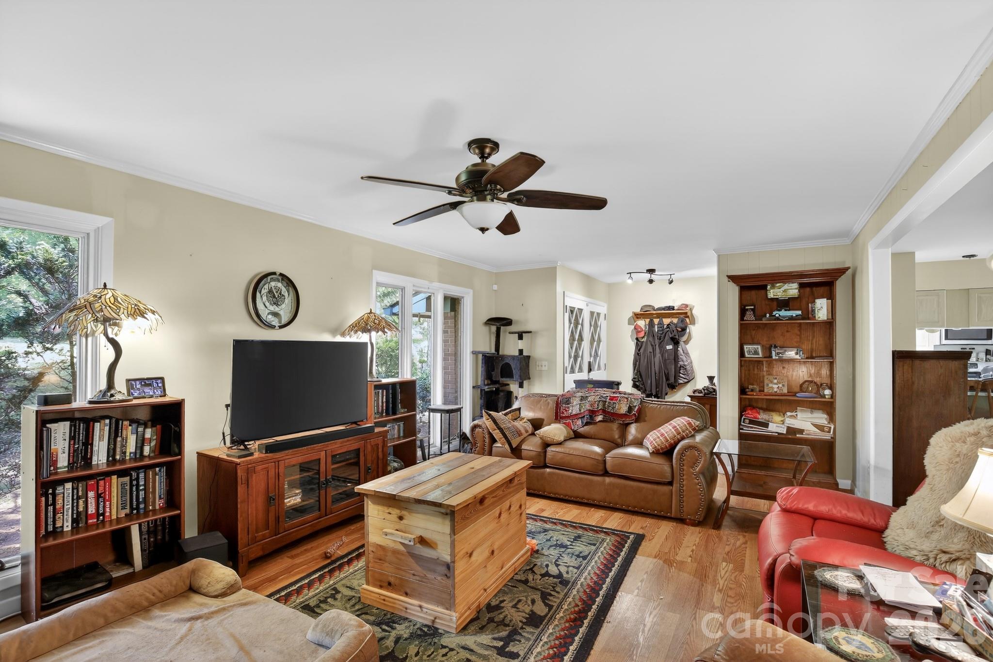 186 Catherine Drive — Columbus