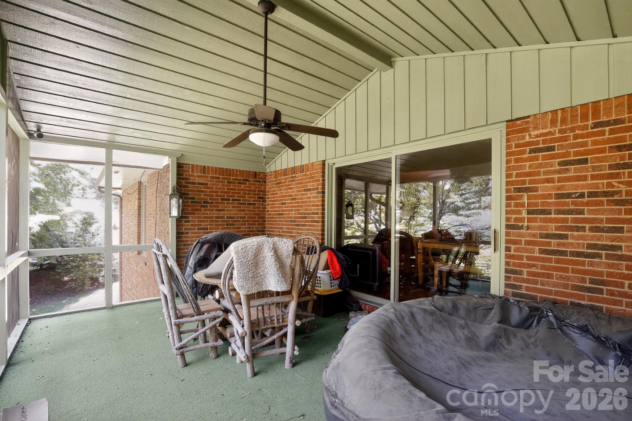 186 Catherine Drive — Columbus