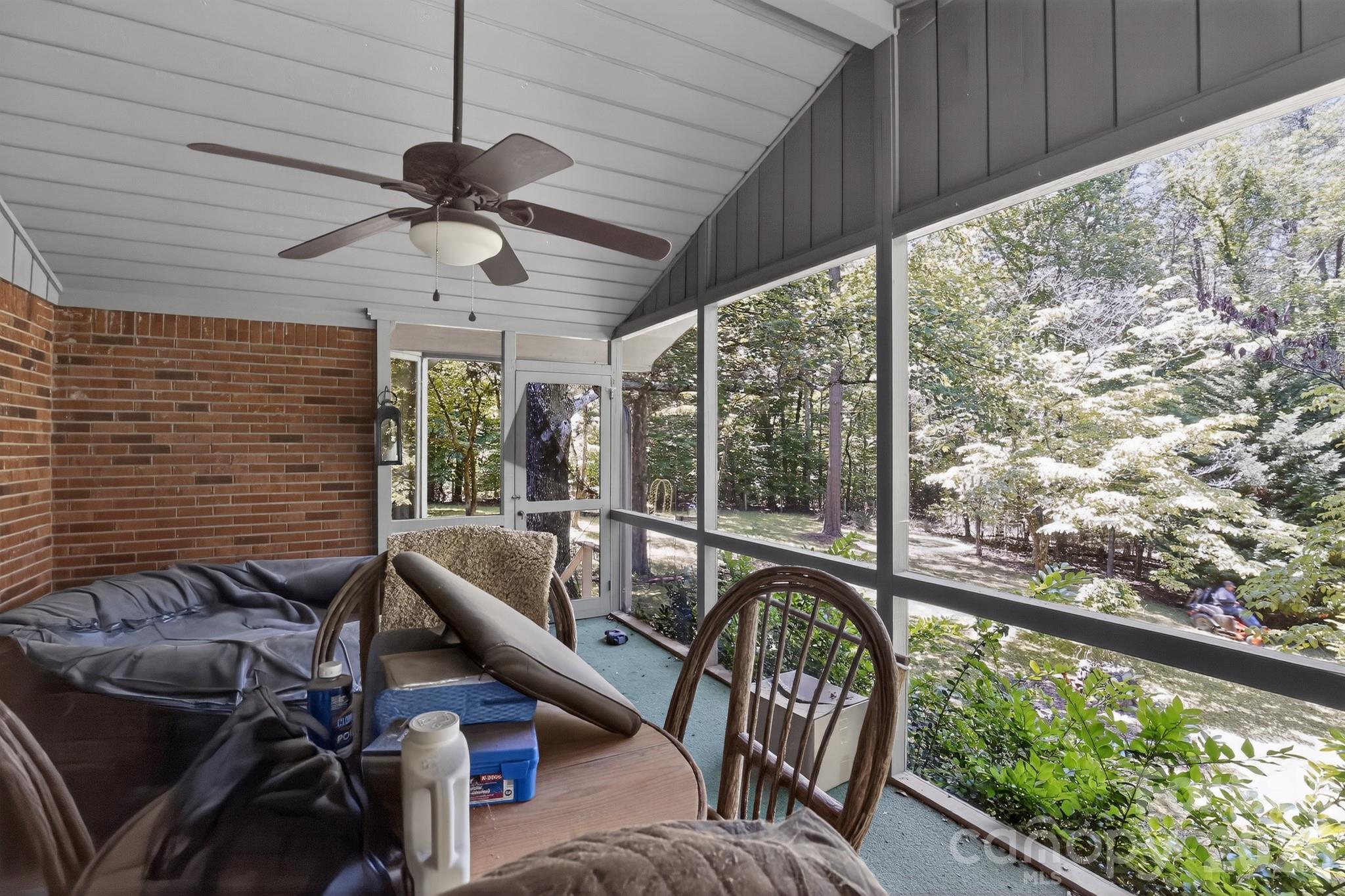 186 Catherine Drive — Columbus