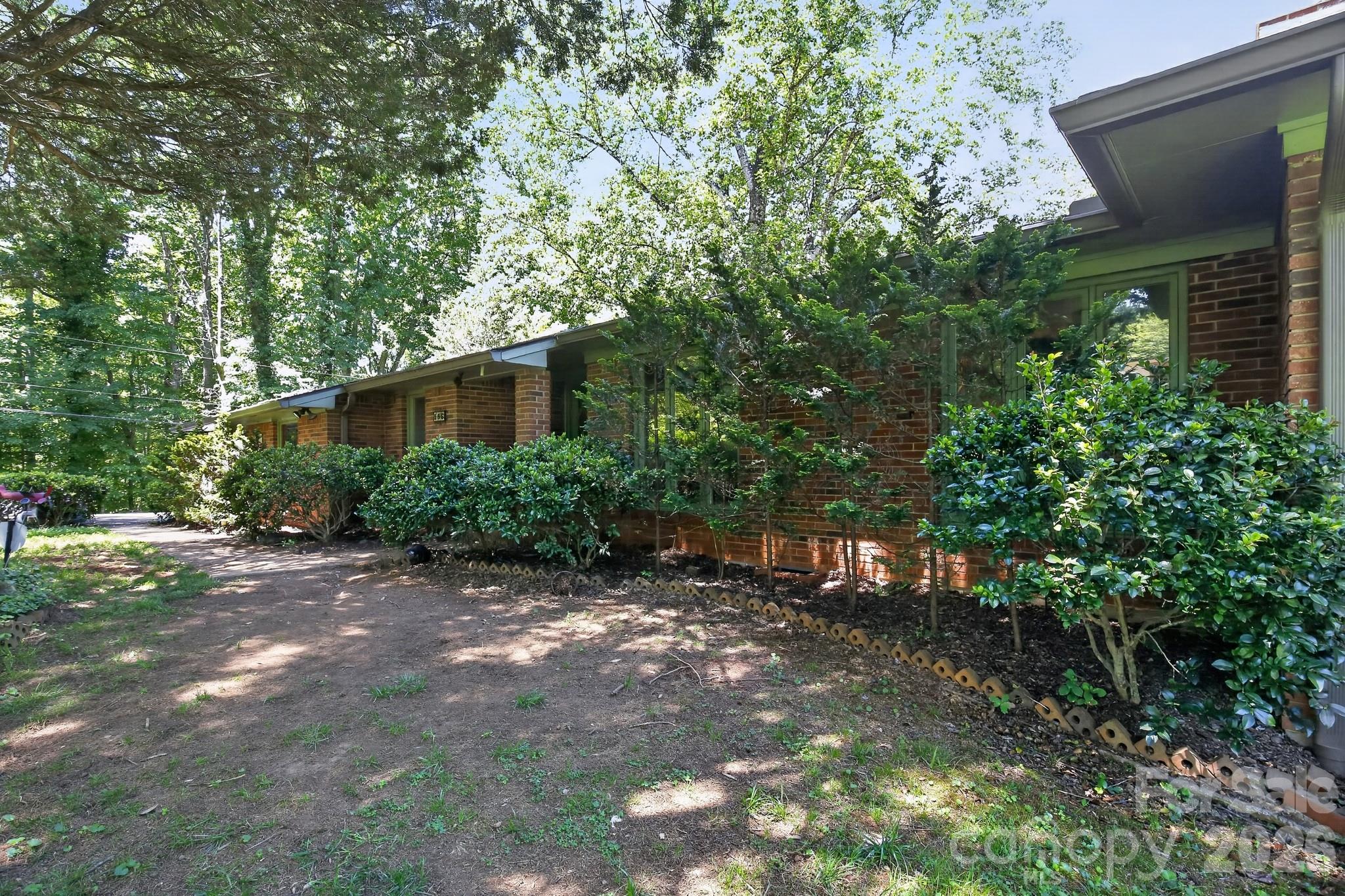 186 Catherine Drive — Columbus