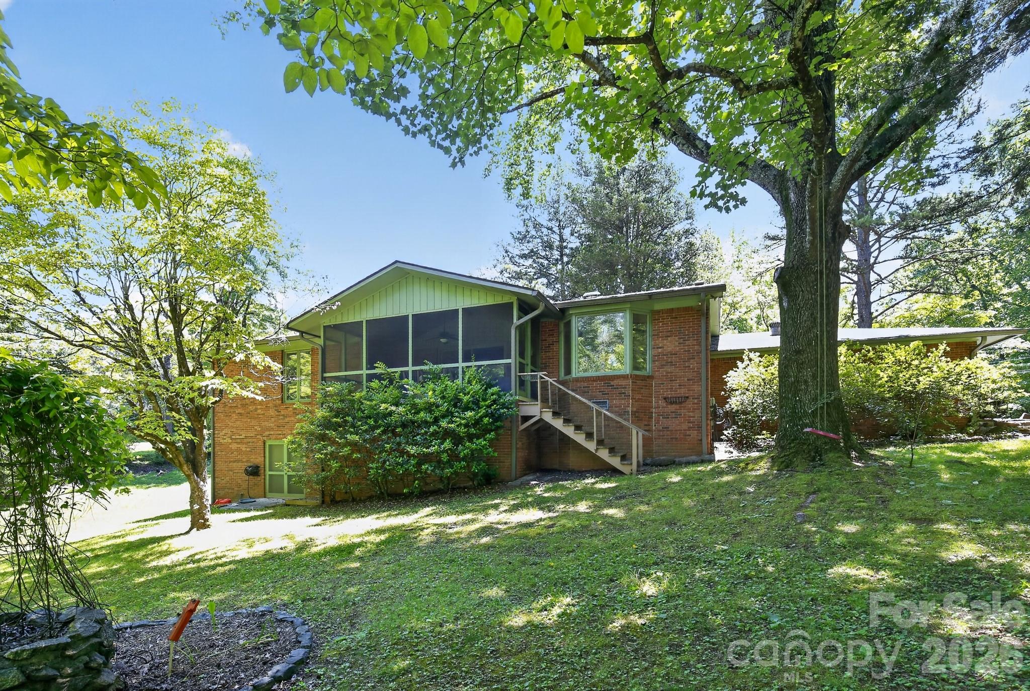 186 Catherine Drive — Columbus