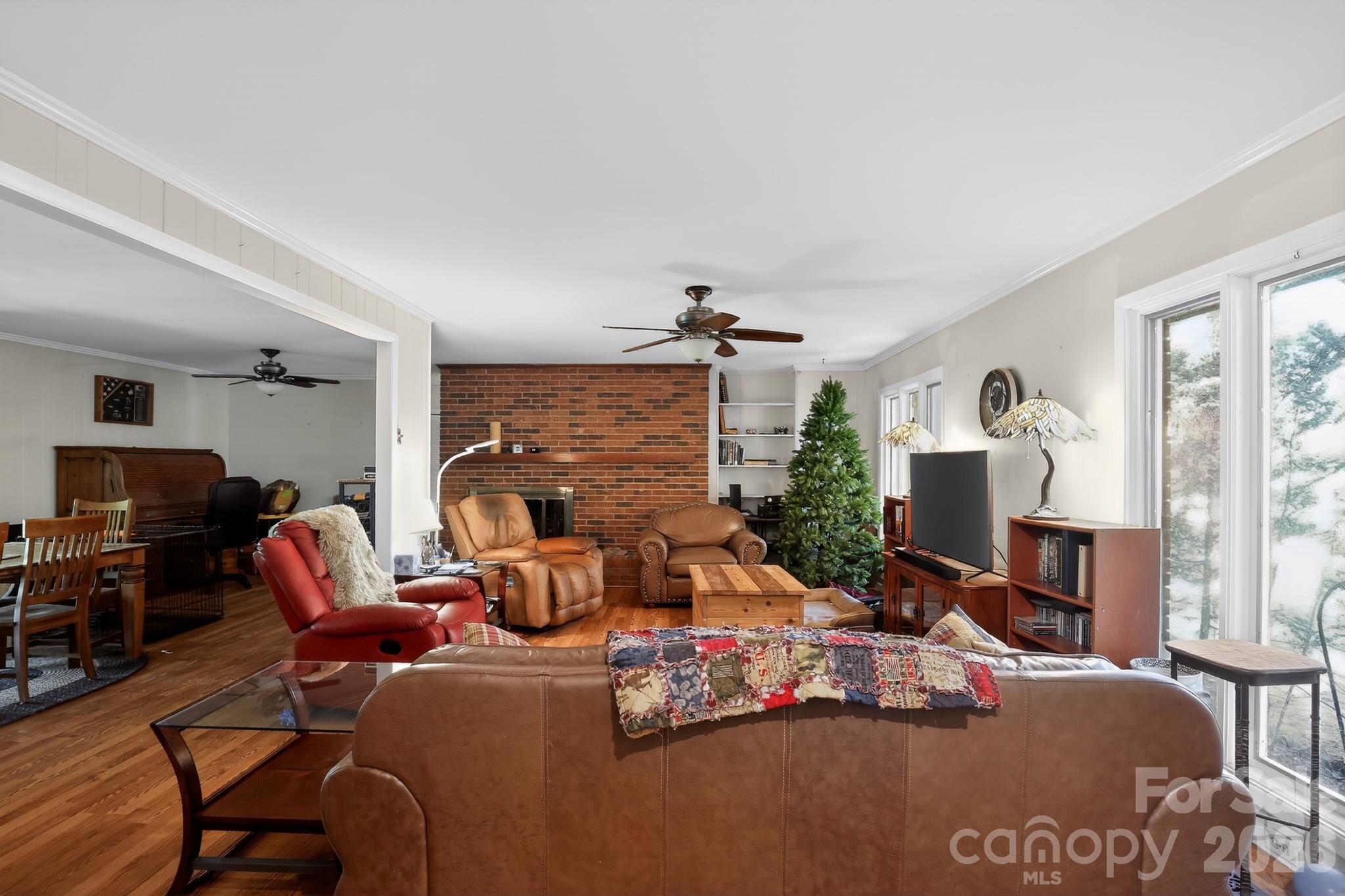 186 Catherine Drive — Columbus