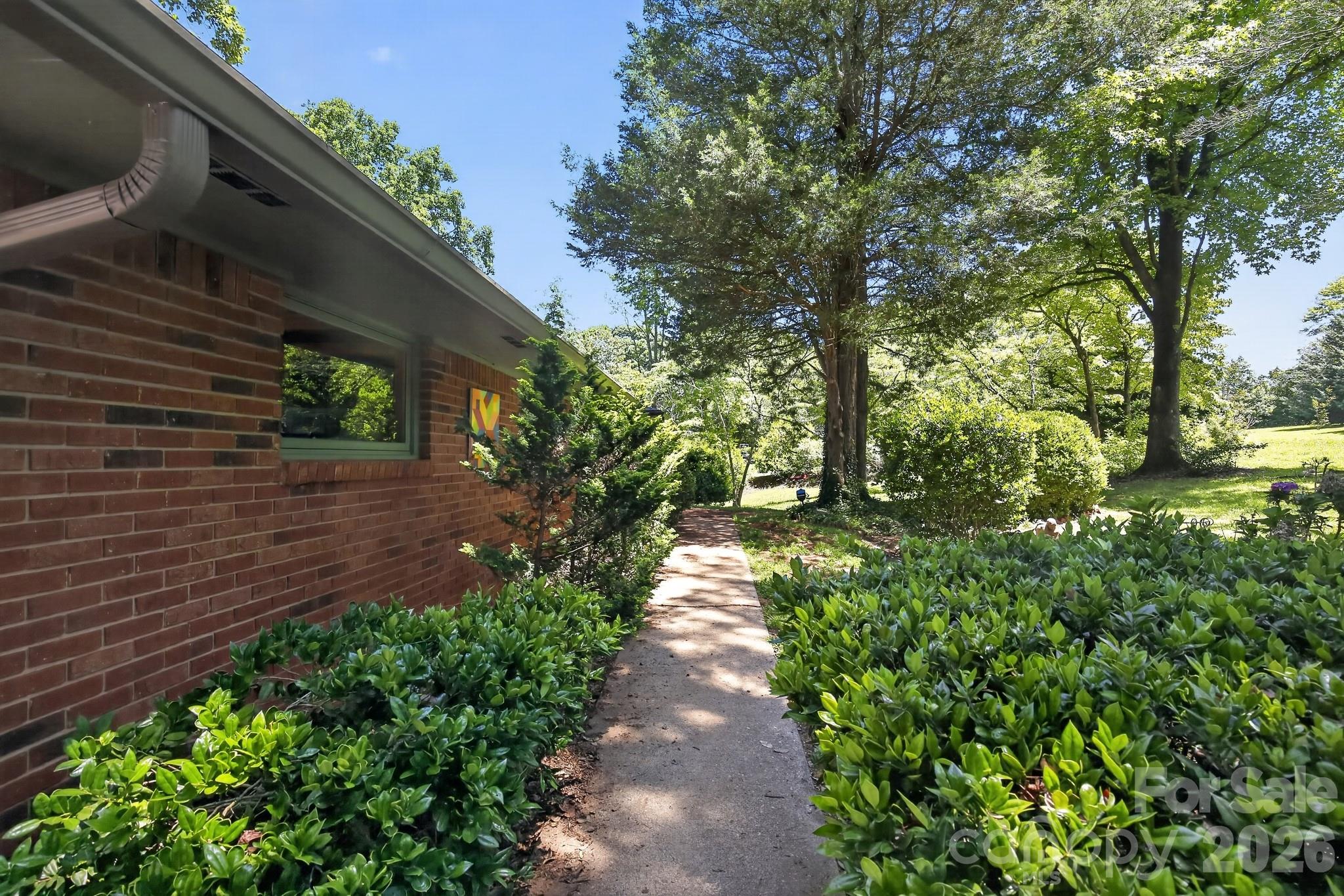 186 Catherine Drive — Columbus