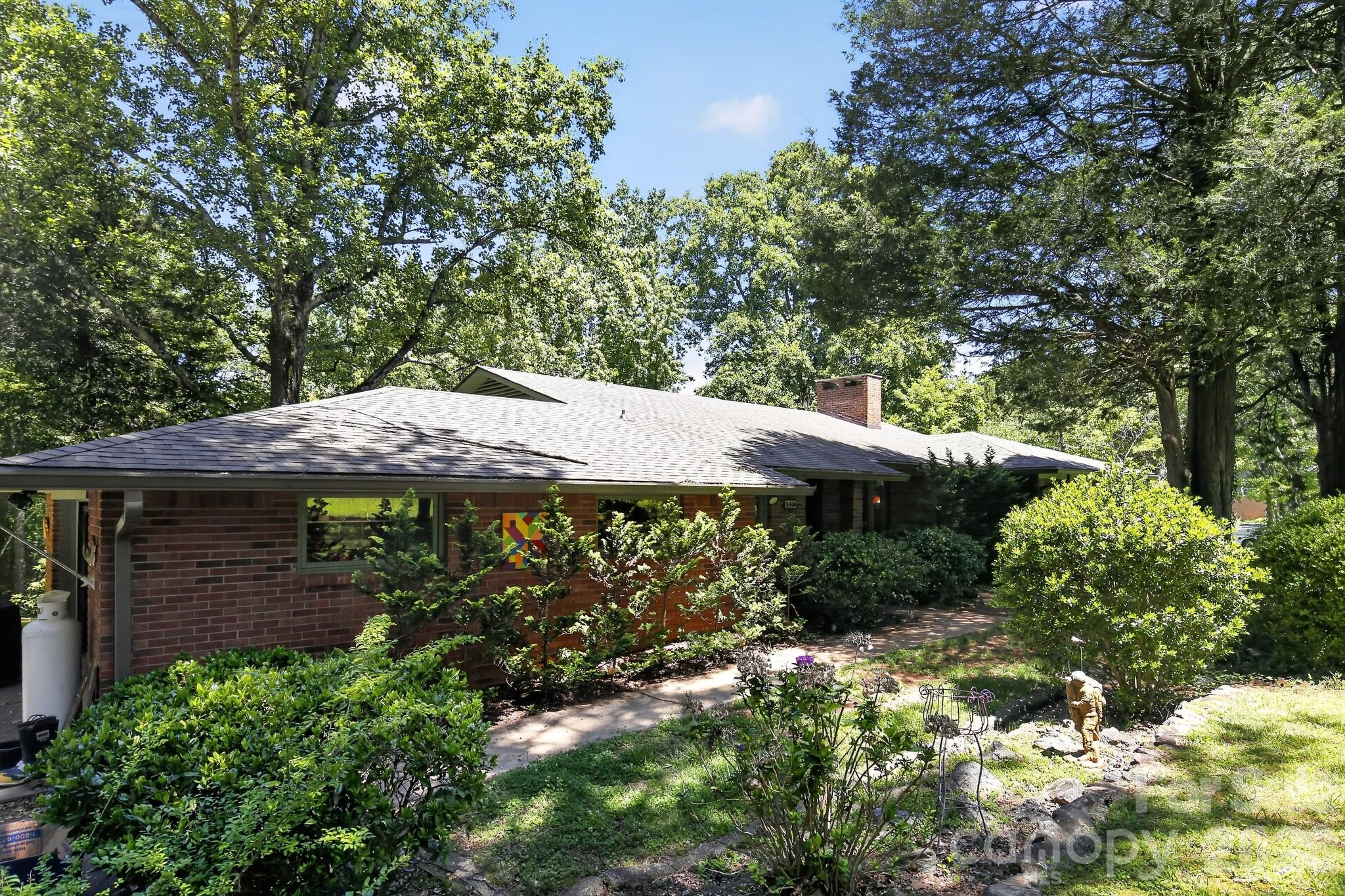 186 Catherine Drive — Columbus