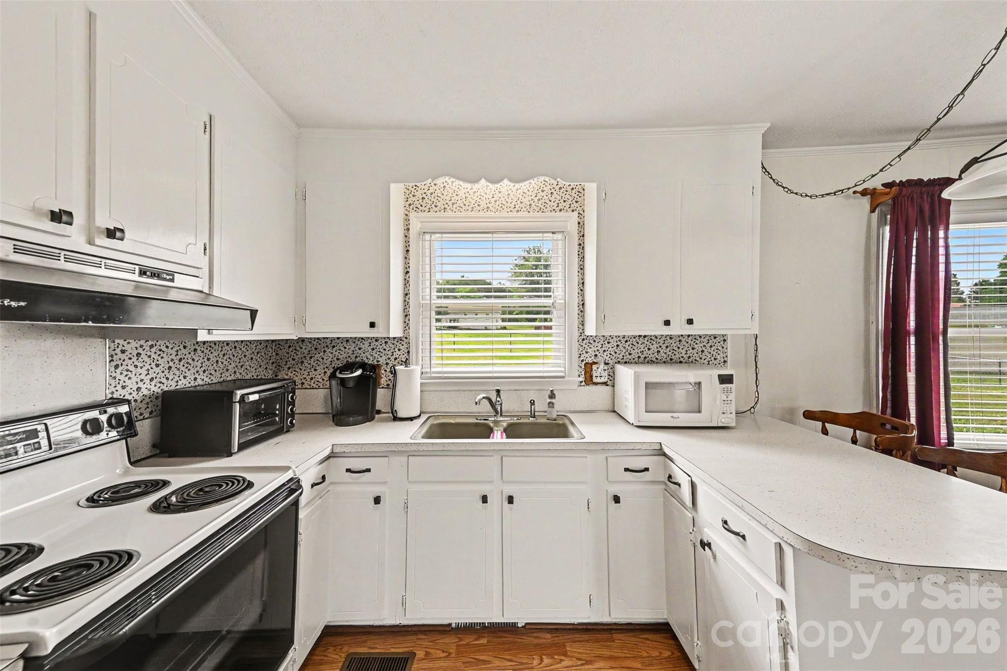 5111 Hawthorne Lane — Shelby