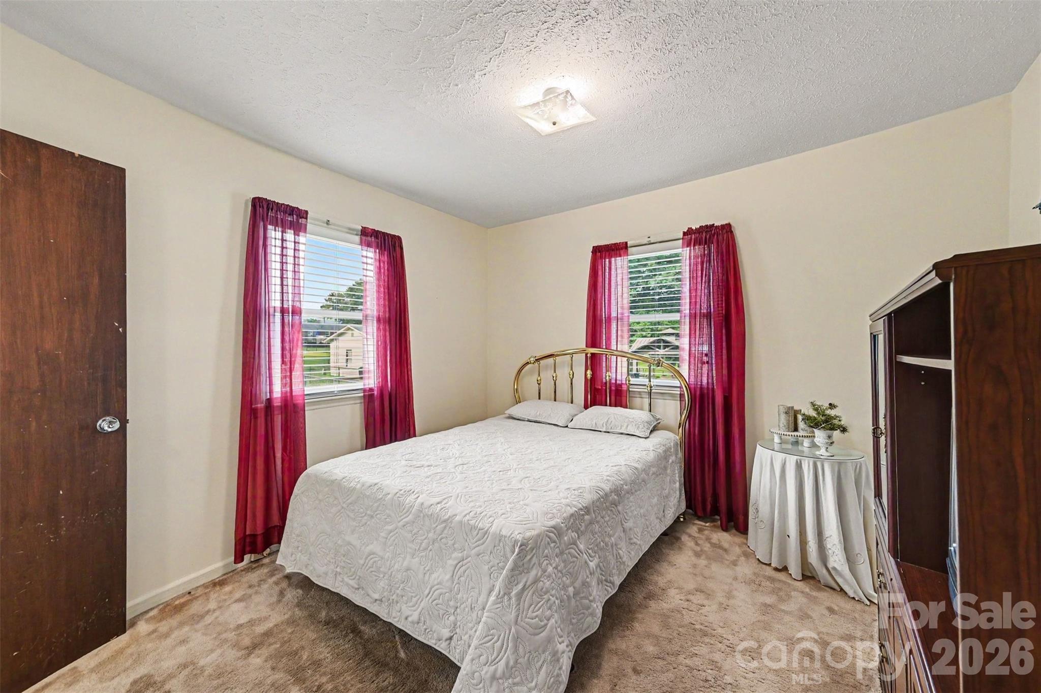 5111 Hawthorne Lane — Shelby