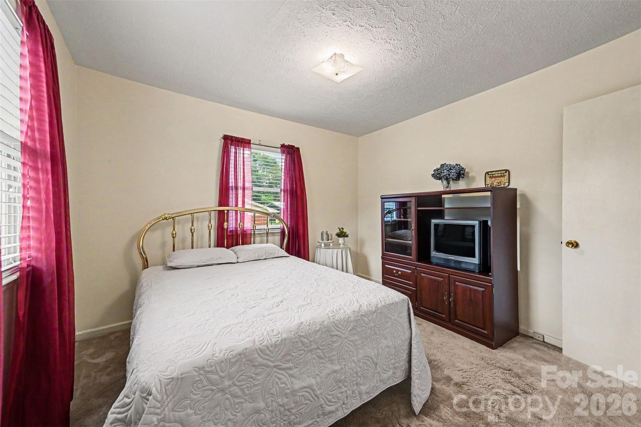 5111 Hawthorne Lane — Shelby