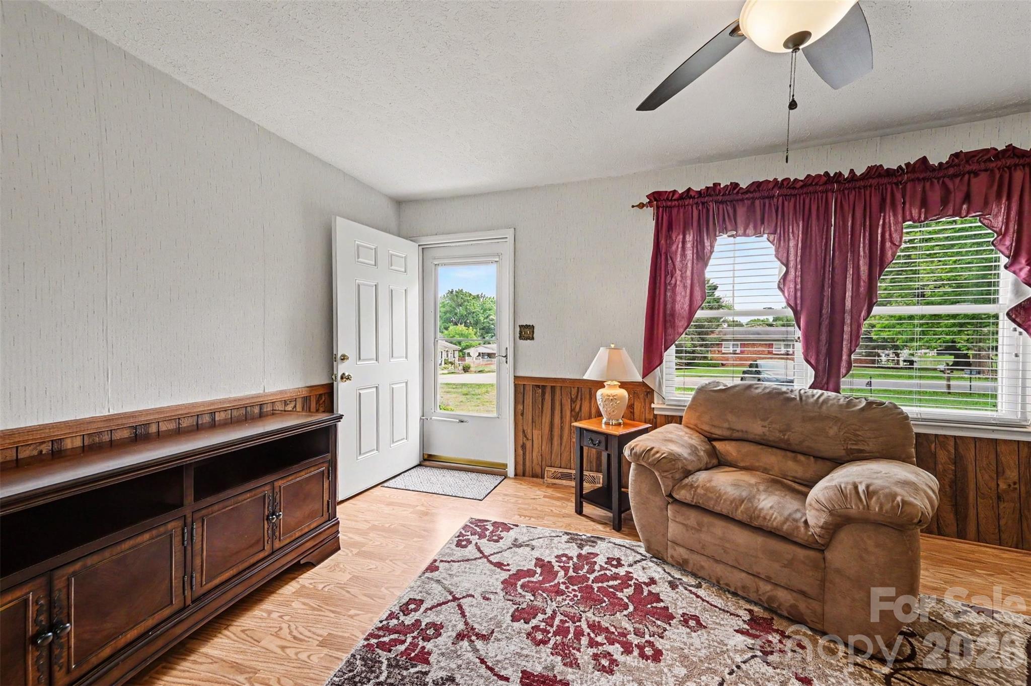 5111 Hawthorne Lane — Shelby