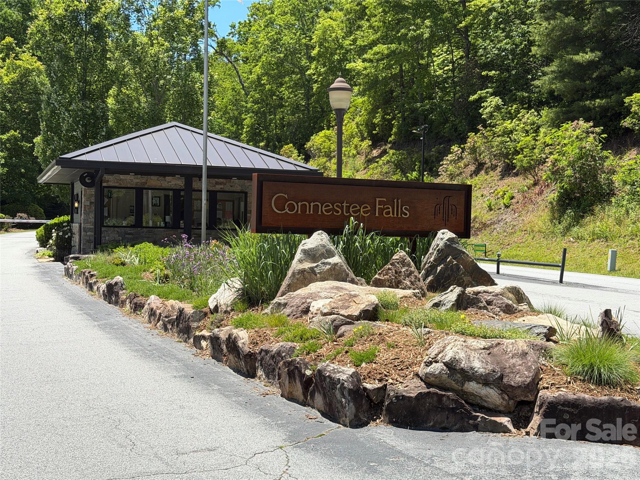 558 Middle Connestee Trail — Brevard