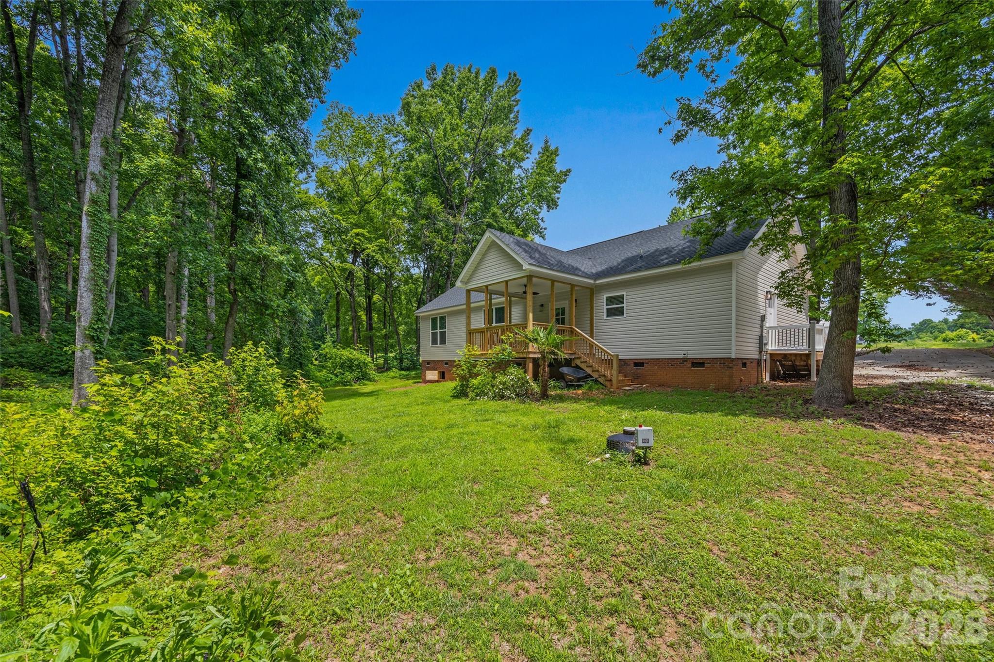 925 Loganberry Lane — York