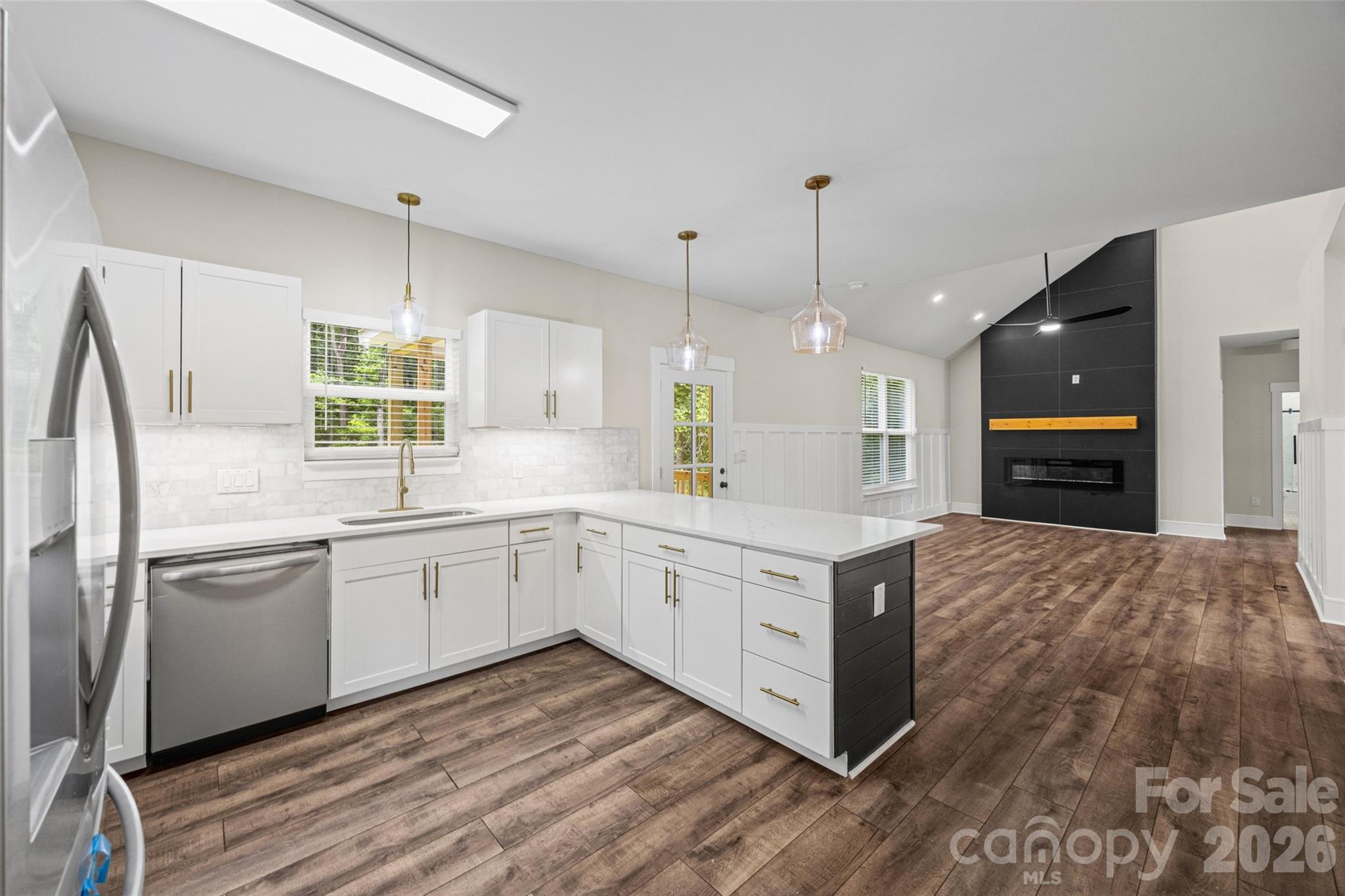 925 Loganberry Lane — York