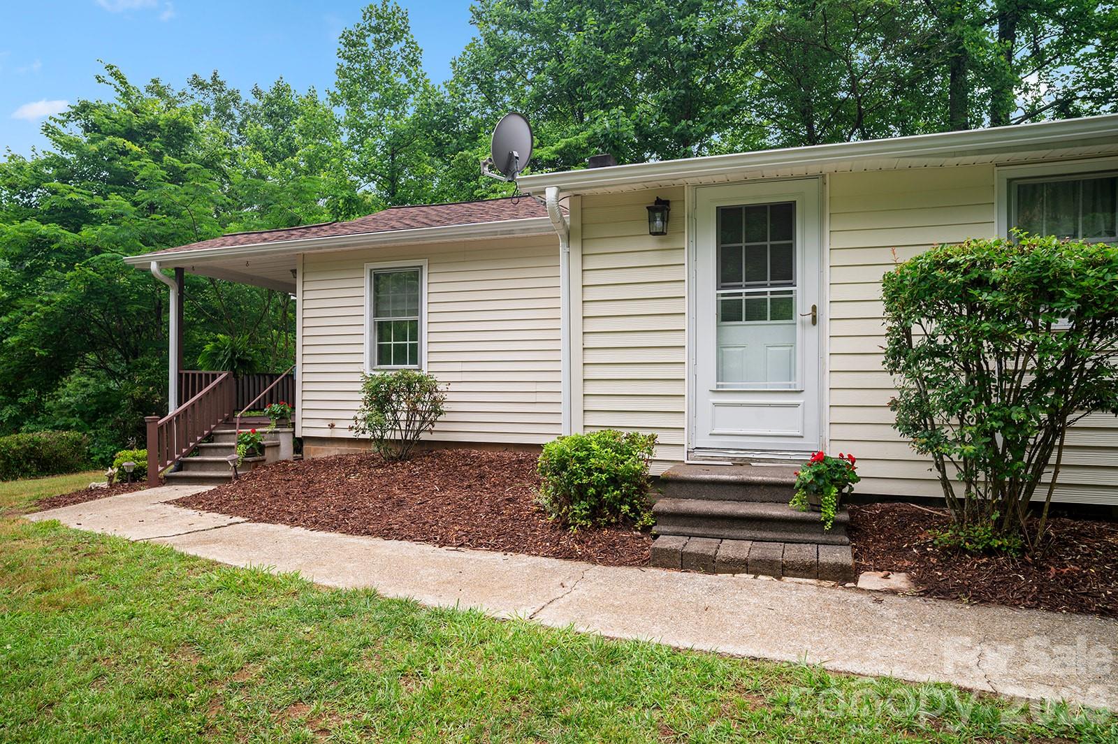 825 Gallimore Road — Flat Rock