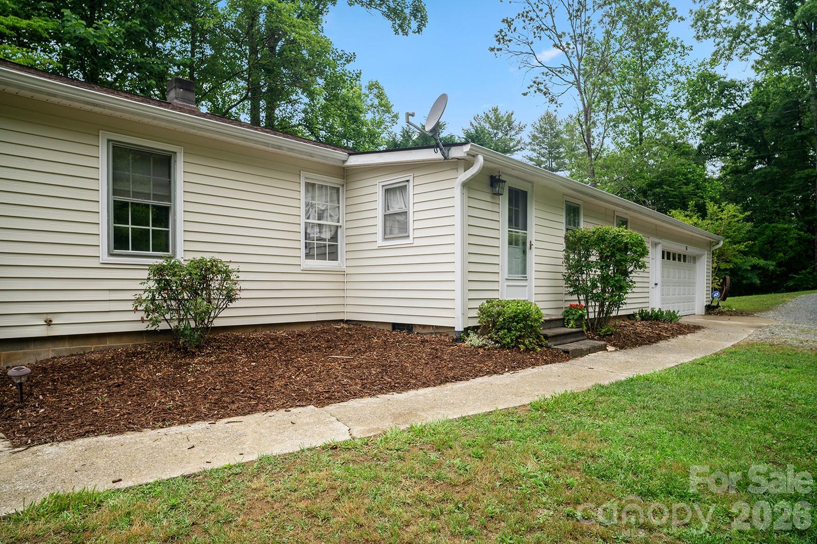 825 Gallimore Road — Flat Rock