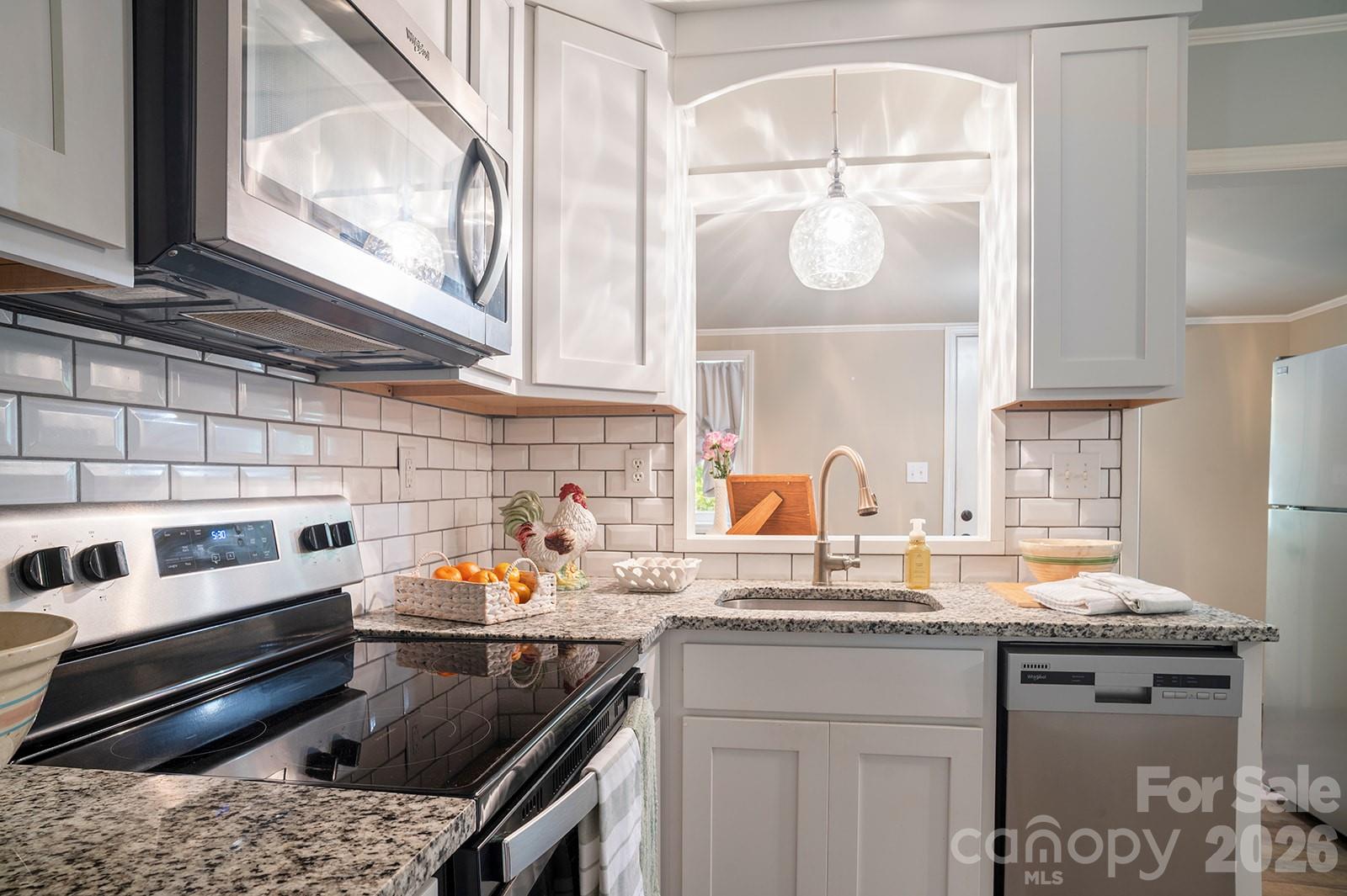 825 Gallimore Road — Flat Rock