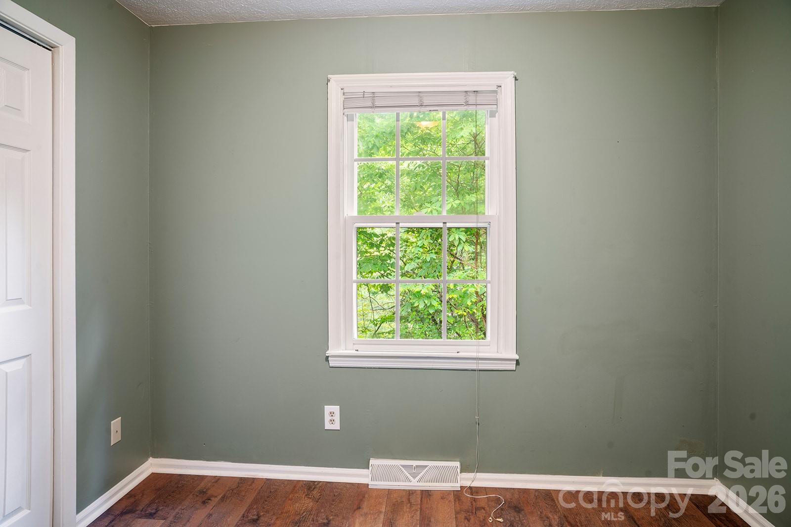 825 Gallimore Road — Flat Rock
