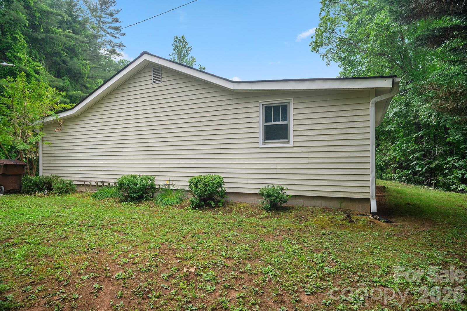 825 Gallimore Road — Flat Rock