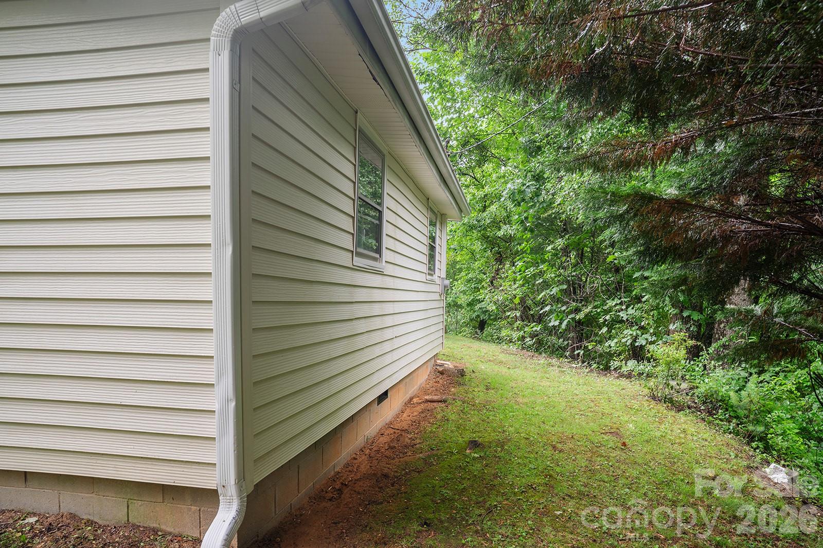 825 Gallimore Road — Flat Rock
