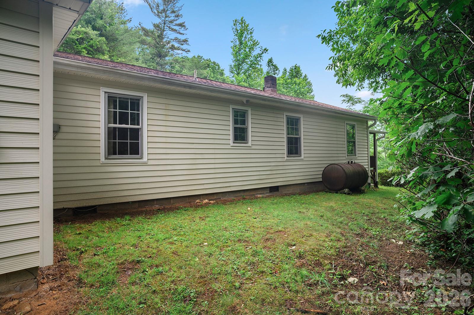825 Gallimore Road — Flat Rock