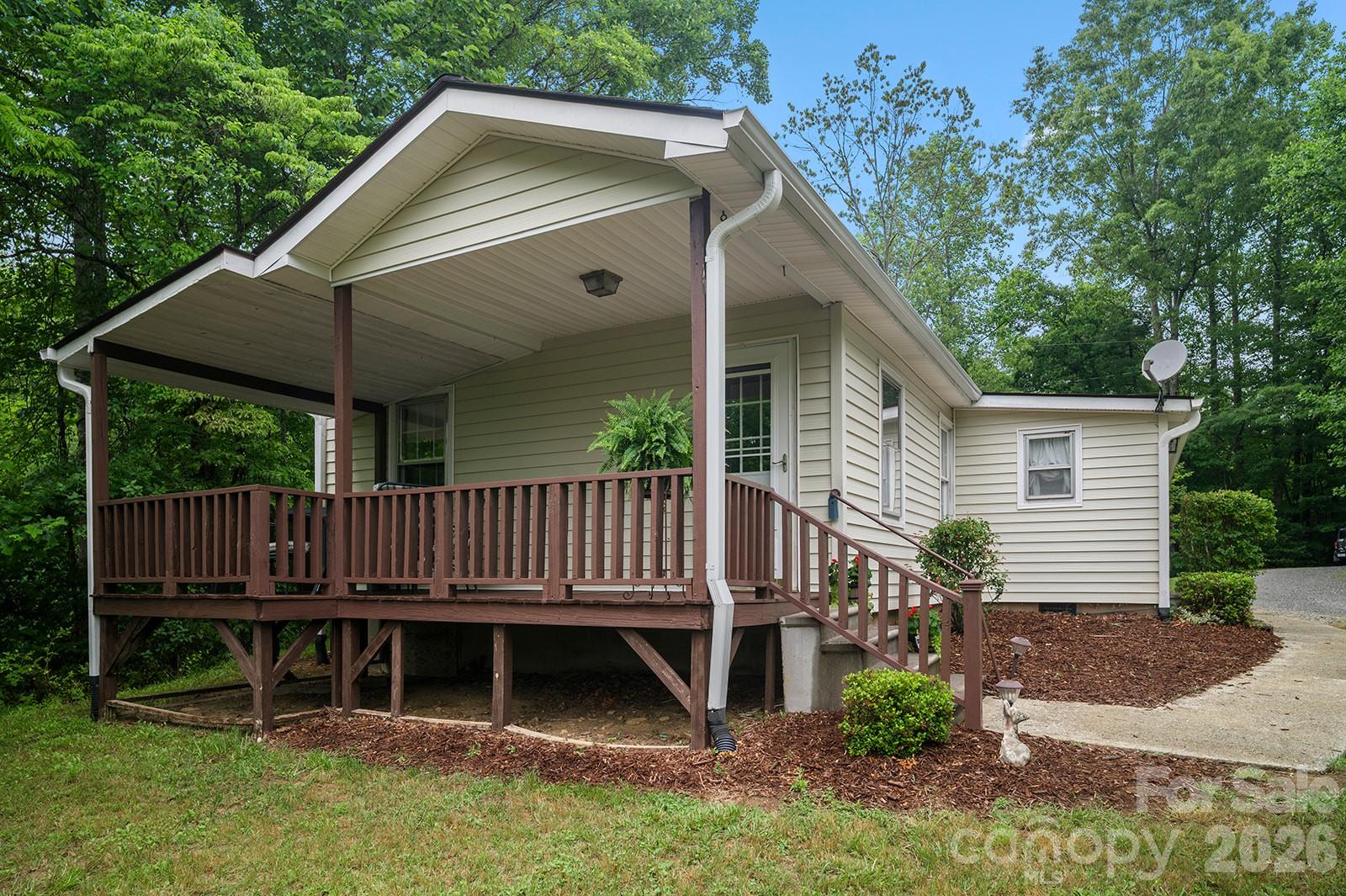 825 Gallimore Road — Flat Rock