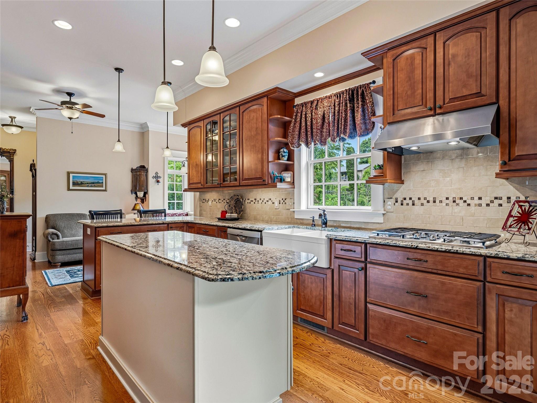 76 Edgelawn Road — Asheville