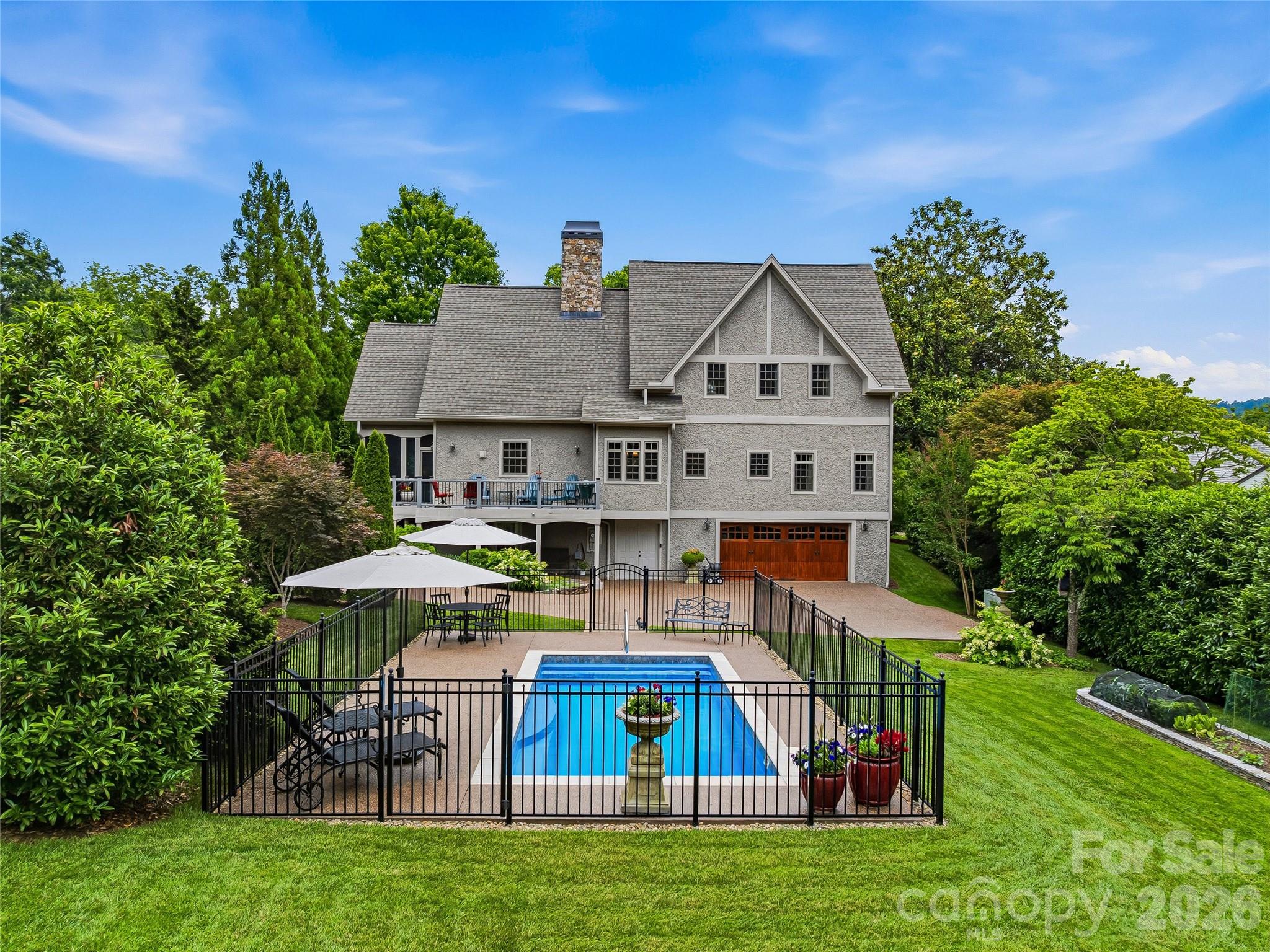 76 Edgelawn Road — Asheville