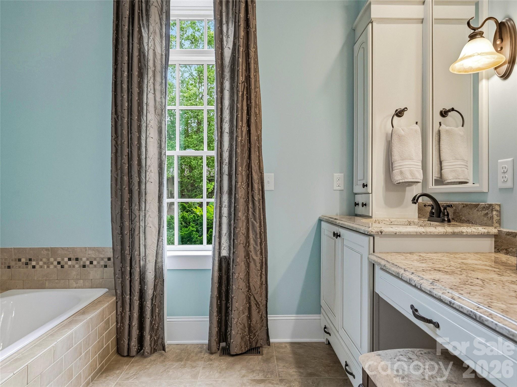 76 Edgelawn Road — Asheville