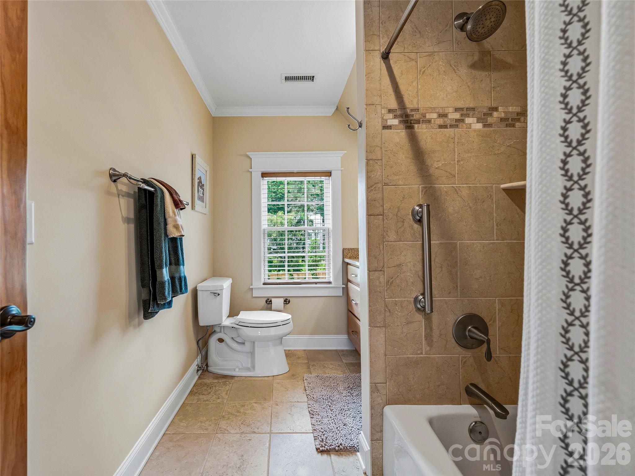 76 Edgelawn Road — Asheville