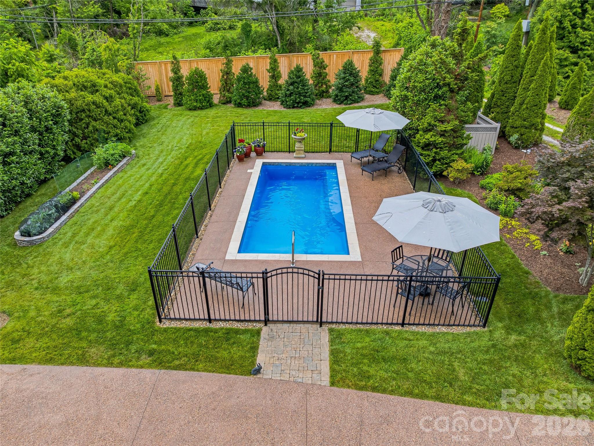 76 Edgelawn Road — Asheville